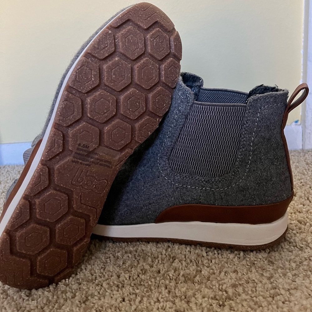 NWOT Gray slip on BOC booties